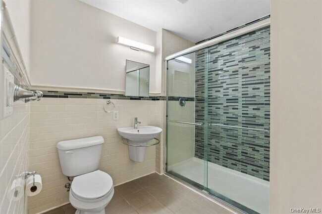 Building Photo - 160 Chatterton Ave