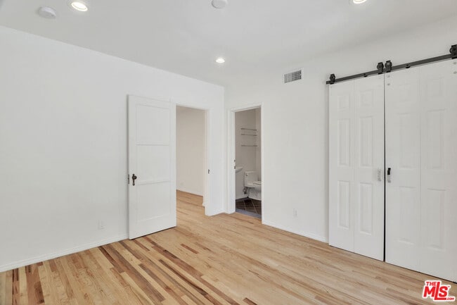 Building Photo - 1105 S Alfred St