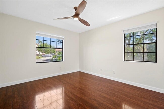 Building Photo - 101 Pinecrest Cir