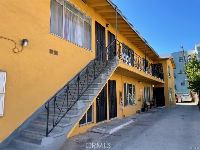 Building Photo - 1433 N Bronson Ave