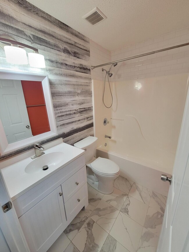 Building Photo - 400 Pristine Water Ln