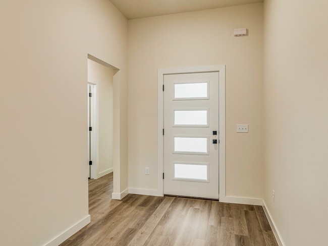 Building Photo - Captivating 3-Bed, 2-Bath Home in Charming...