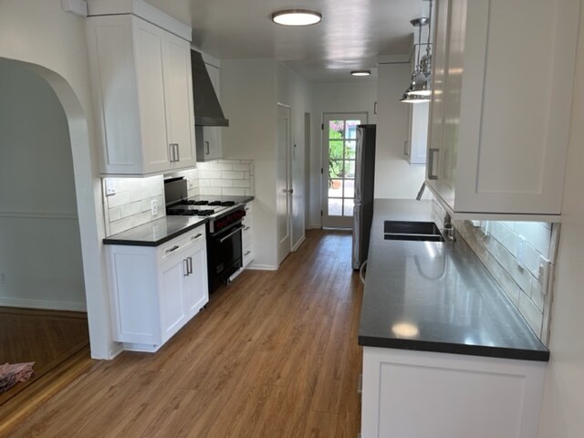 Kitchen - 1232 S Point View St