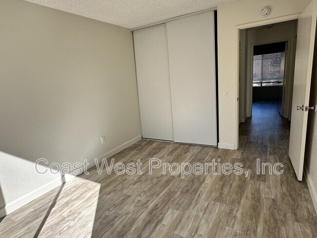 Building Photo - 3563 Roosevelt St