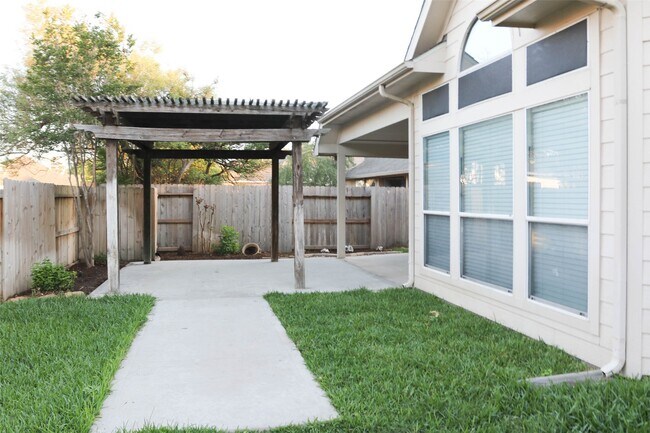 Building Photo - 18611 Peralta Hill Ln