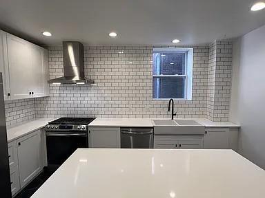 Building Photo - 606 N Taylor Ave