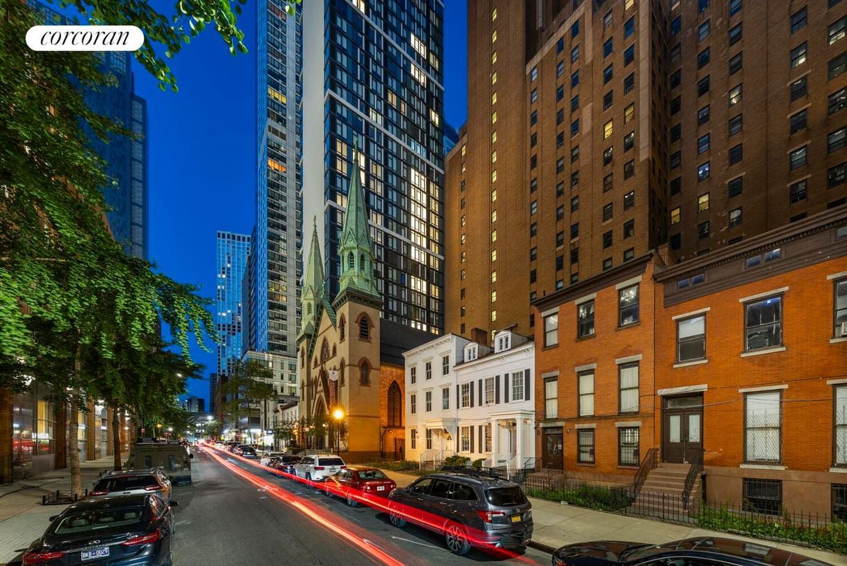 Building Photo - 111 Willoughby St