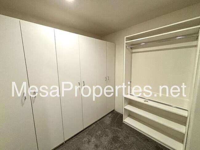 Building Photo - 7401 Roundhill Pl