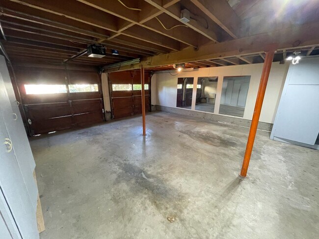 Building Photo - 510 Pacific Terrace