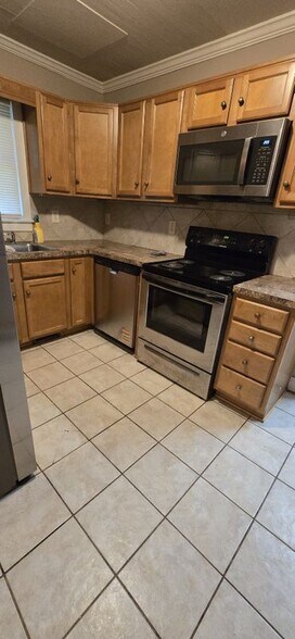 Building Photo - 4354 Pineview Dr