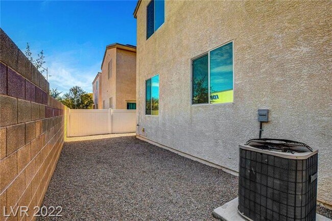 Building Photo - 3 BEDROOM HOME IN THE SOUTHWEST!