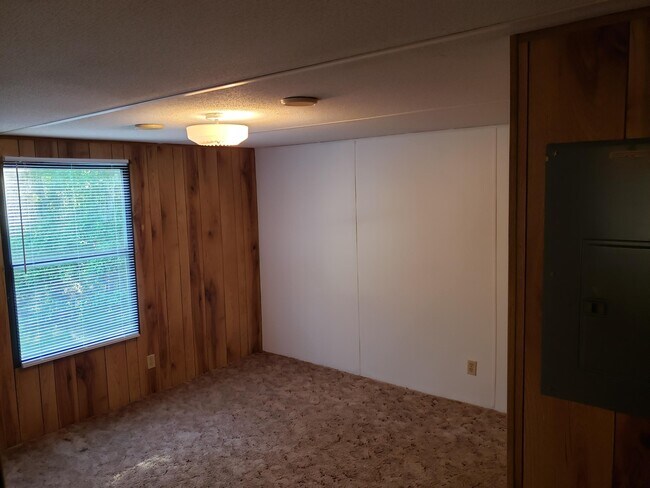 Building Photo - 25 K and M Way