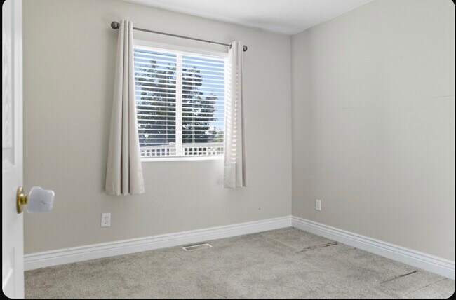 Building Photo - 909-1520 1520 N Cir