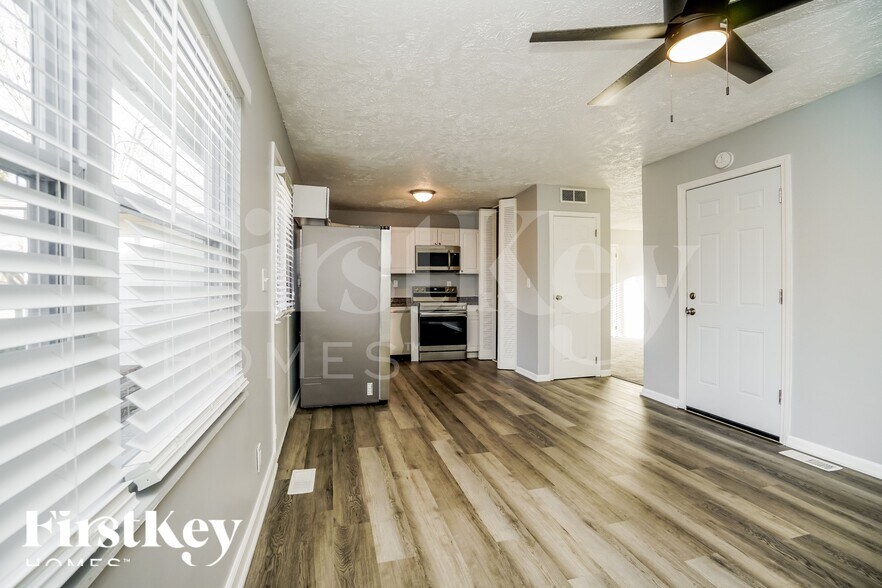 Building Photo - 614 Palace Ln