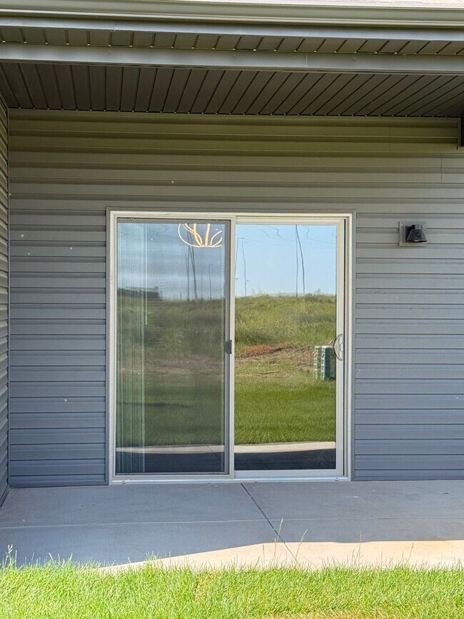 Building Photo - Brand New 2-story 3 bedroom/2.5 bath townhome
