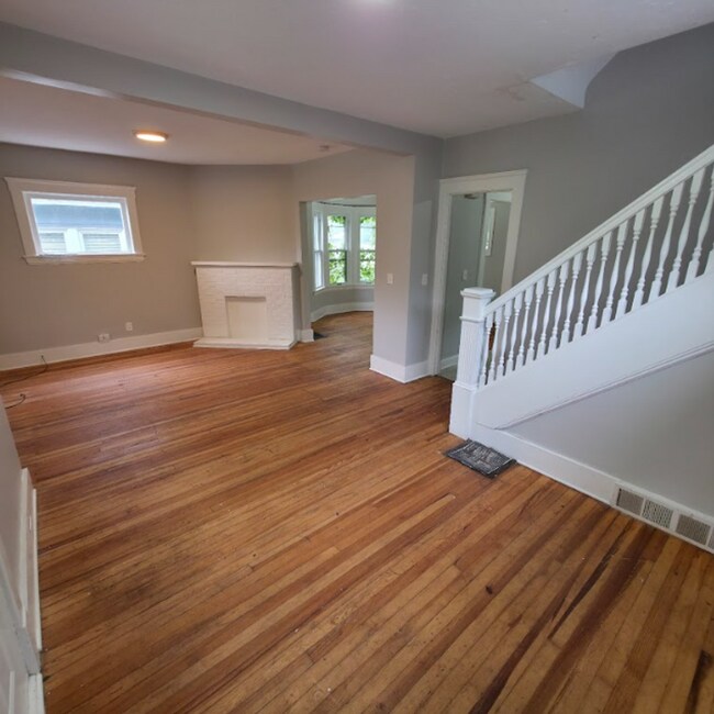 Building Photo - Newly remodeled 4 bedroom 1.5 bath single ...