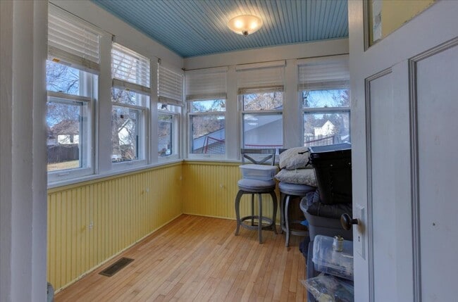 Building Photo - Single Family Home - 4+ Bedroom | 2 Bath