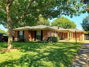 Building Photo - 2-Bedroom Duplex in Lakewood!