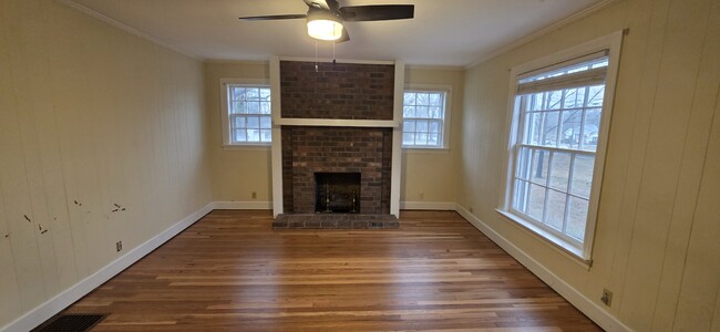 Building Photo - 3410 E Main St