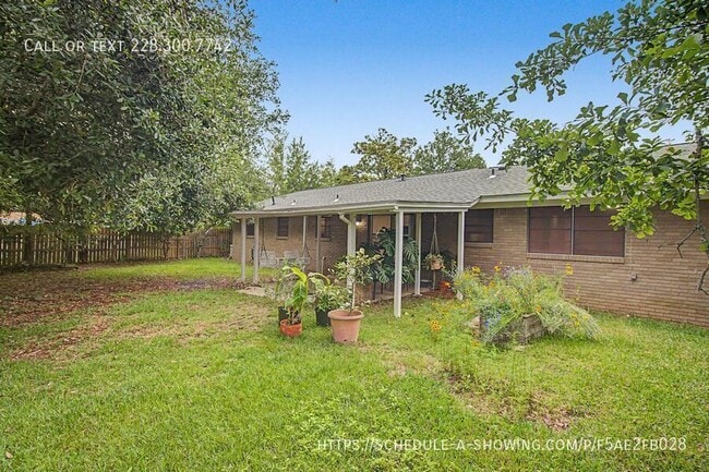 Building Photo - 883 Rustwood Dr