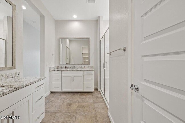 Building Photo - 9749 E Tahoe Ave