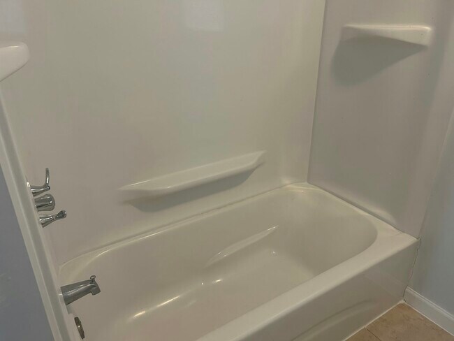 Building Photo - 1011 Ave Of Pines