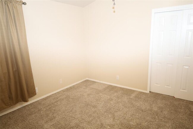Building Photo - 1804 Golden Arrow Ave