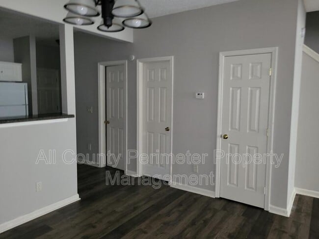 Building Photo - 7620 Creekside Ln