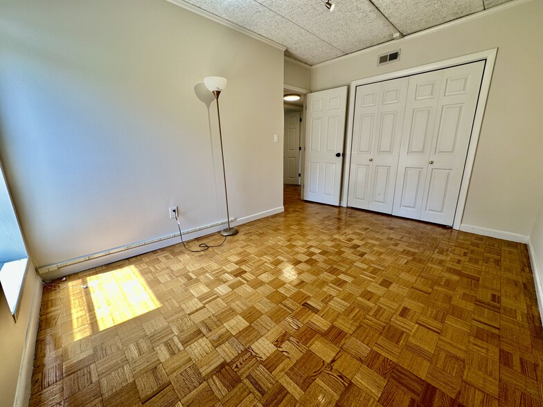Building Photo - 44 Broadlawn Park