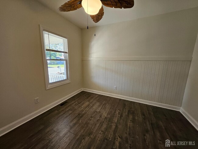 Building Photo - 60 6th Ave