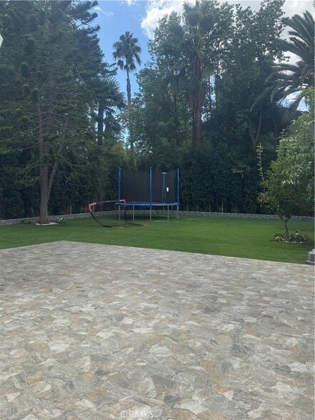 Building Photo - 7127 White Oak Ave