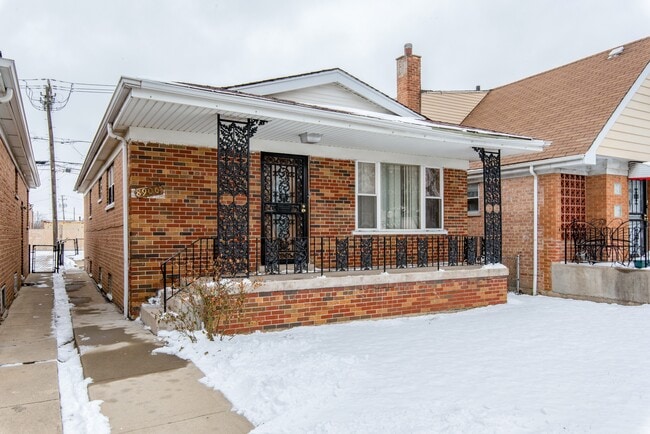 Building Photo - 8906 S Halsted St