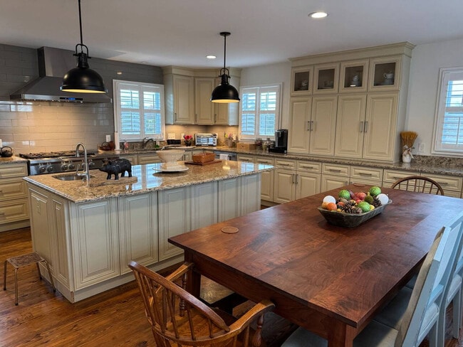 Building Photo - 16615 Spotswood Trail