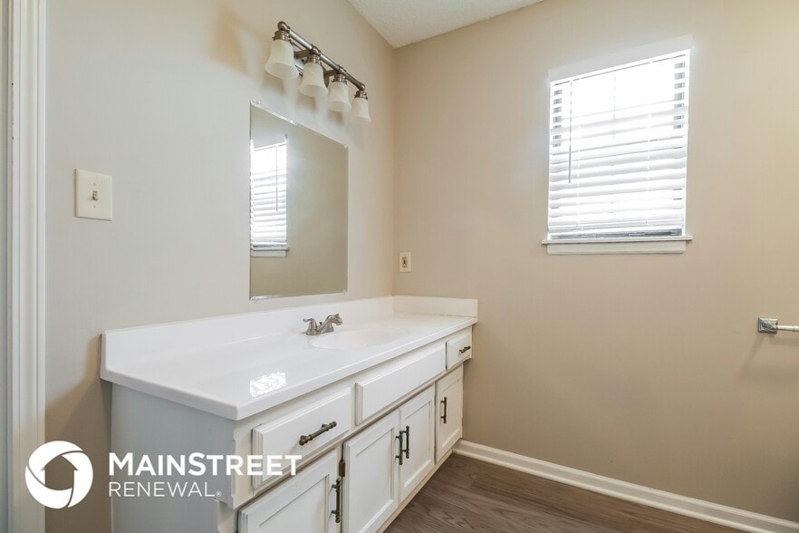 Building Photo - 510 Forestglen Ln