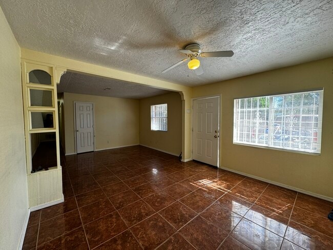 Building Photo - 4813 W Glen Dr SW