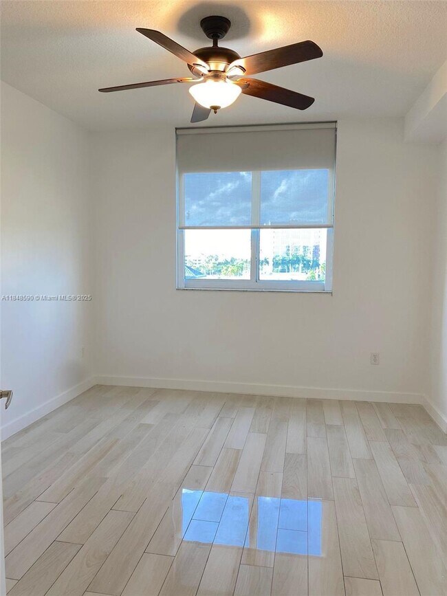 Building Photo - 2 bedroom in Aventura FL 33180