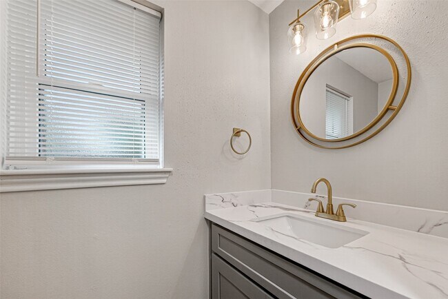 Building Photo - 25503 Foxbriar Ln