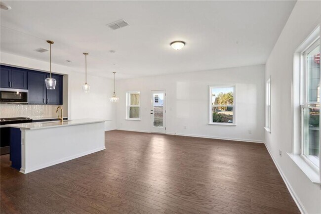 Building Photo - 727 Carmes Dr