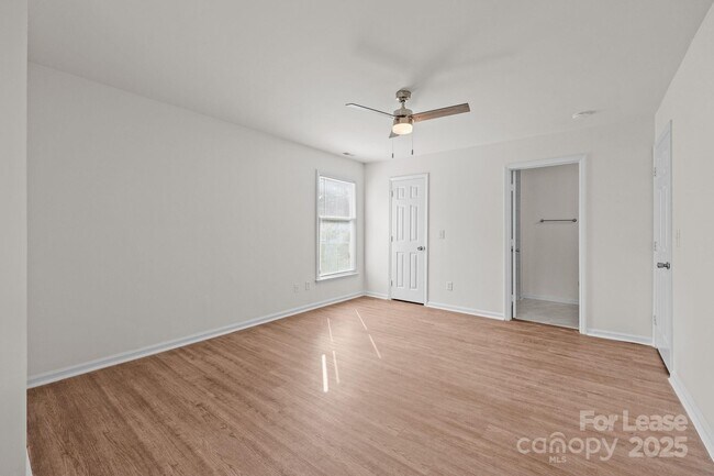 Building Photo - 6203 Rosecroft Dr