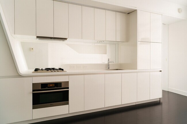 Building Photo - 130 Liberty St