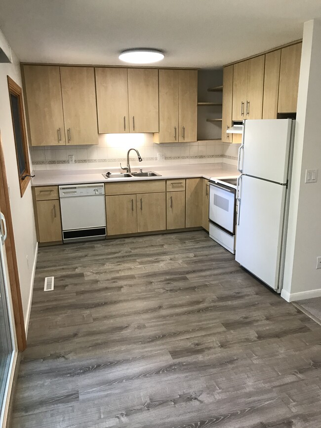 Dinette & Kitchen - 310 Amhurst St