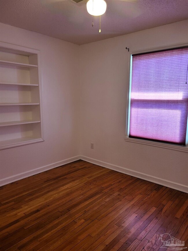 Building Photo - 415 Gibbs Rd