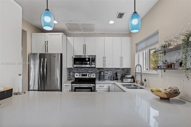 Building Photo - 396 NE 33rd Terrace