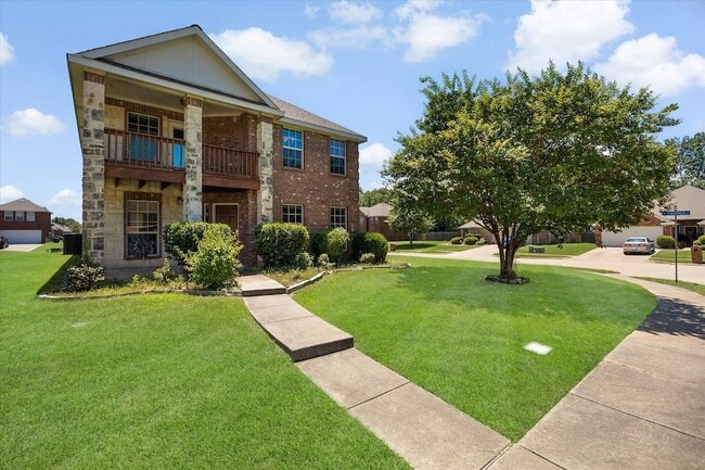 Building Photo - 1100 Camelot Dr