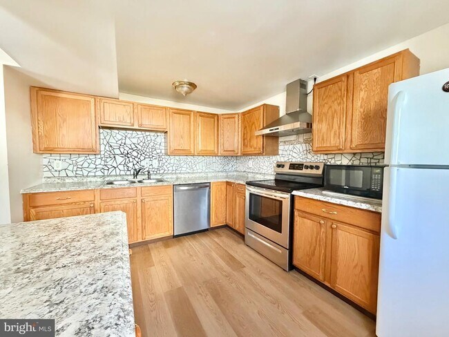 Building Photo - 13612 Lindendale Rd