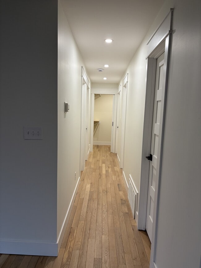 Building Photo - 7226 Thomas Ave S