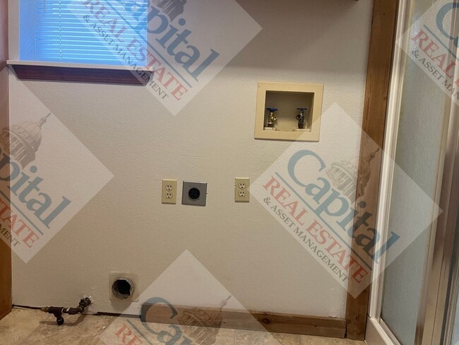 Building Photo - Country Beauty