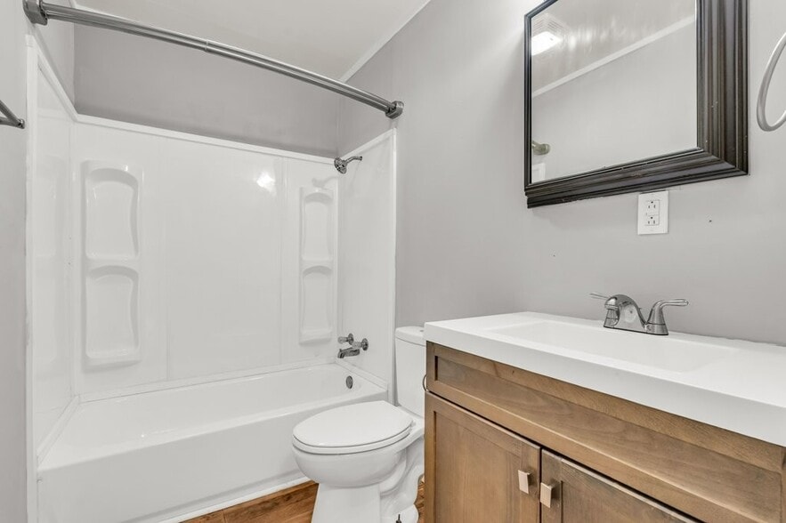 Building Photo - 137 Poplar St