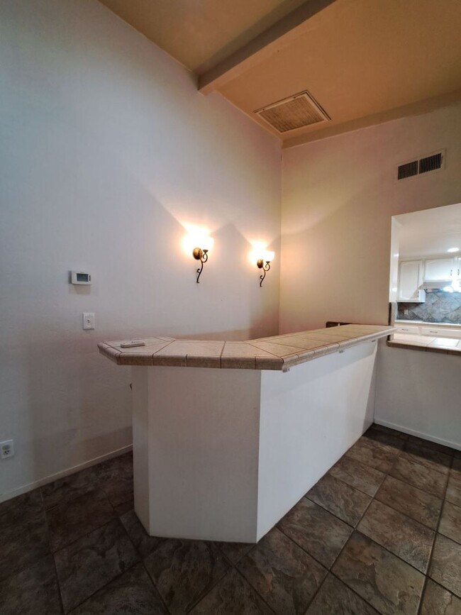 Building Photo - MOVE IN SPECIAL: Half OFF the 1st Month's ...