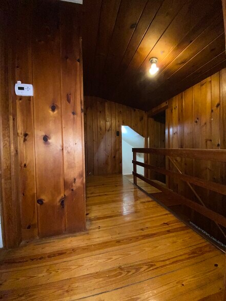 Building Photo - 423 Country Club Rd